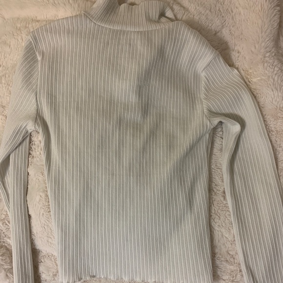 cream colored ( white ) Aéropostale long sleeve - Picture 2 of 3